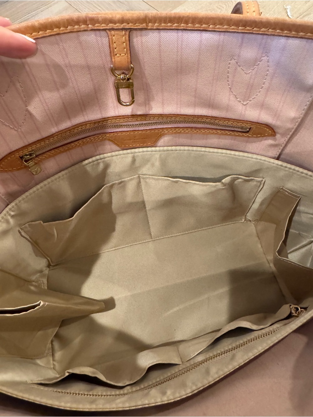 Louis Vuitton Damier Azur Canvas Tote Bag in White/Beige MM - Picture 12 of 16